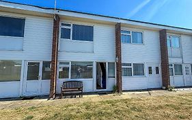 Lovely Chalet To Hire In Scratby Nearby The Beach In Norfolk Ref 76165B